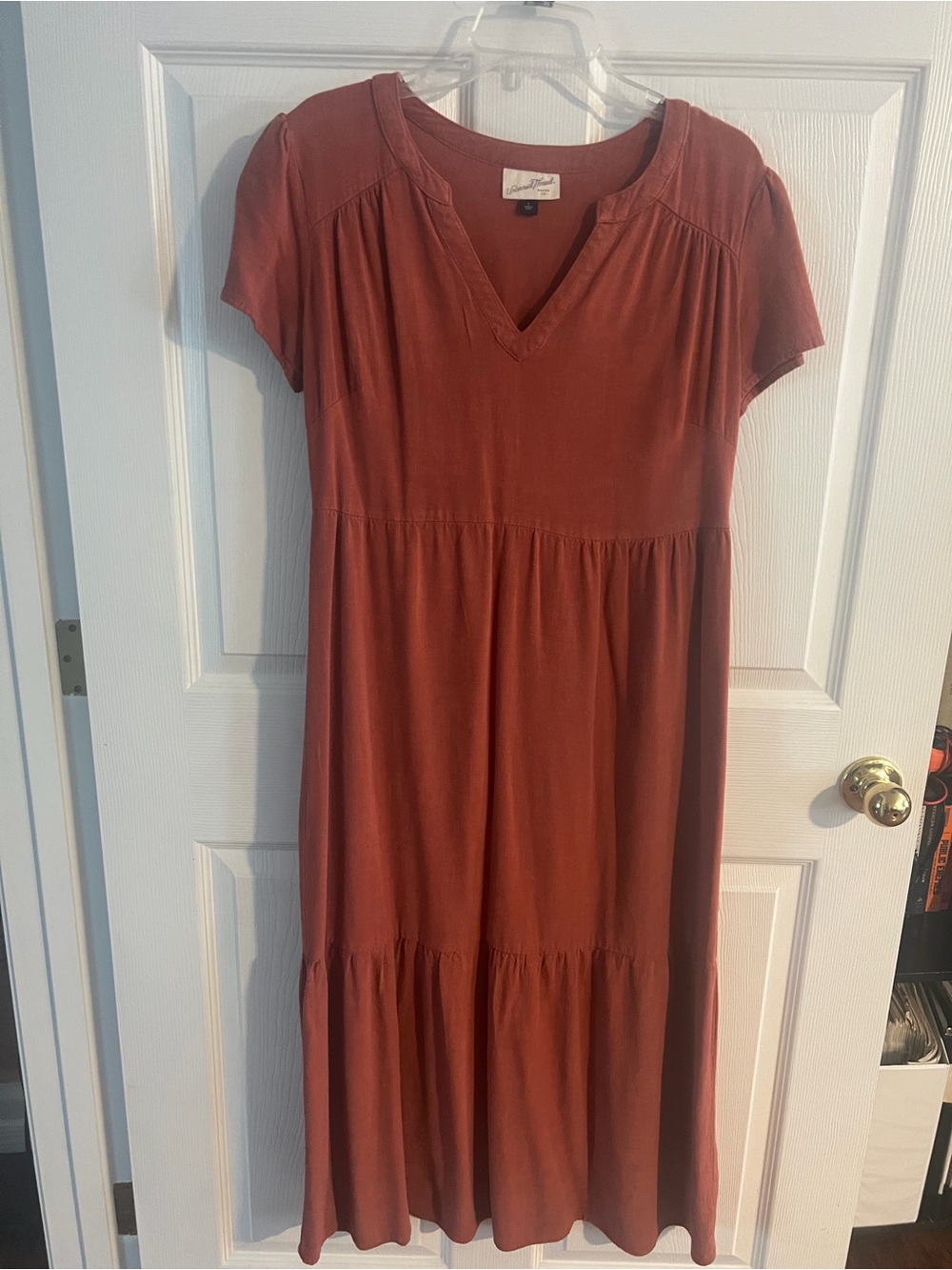 Universal Thread Short Sleeve Tiered Midi Dress in Rust